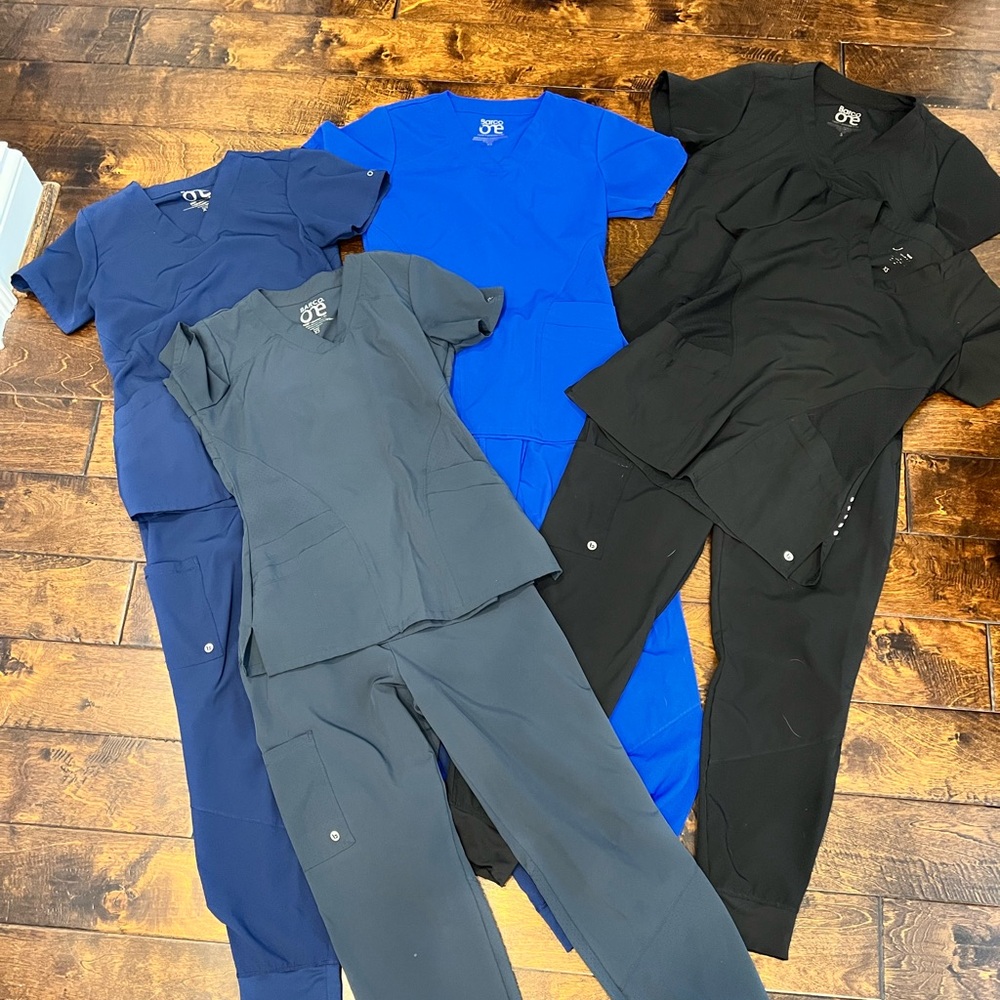 Barco Jogger scrub lot, XS top, Small Petite pants